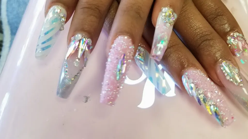 Avalon Nails — Nail salon in Garland